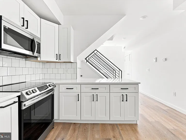 1729 Francis St #4 — Photo 6