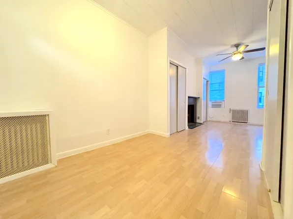 200 Nassau Avenue image 1 of 7