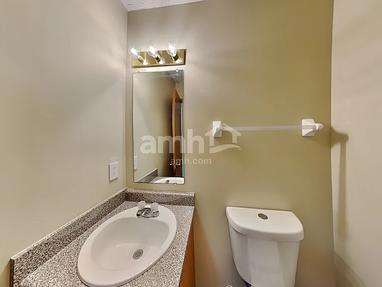 452 Crestmoore Dr — Photo 12
