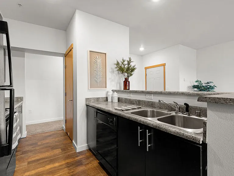 Tustin Apartment Homes — Photo 6