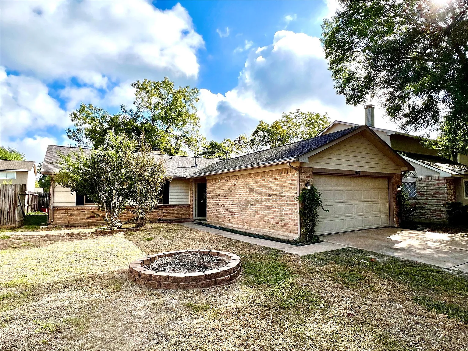 3 bed, 2.0 bath, 1381 sqft, $1,890 — Photo 3