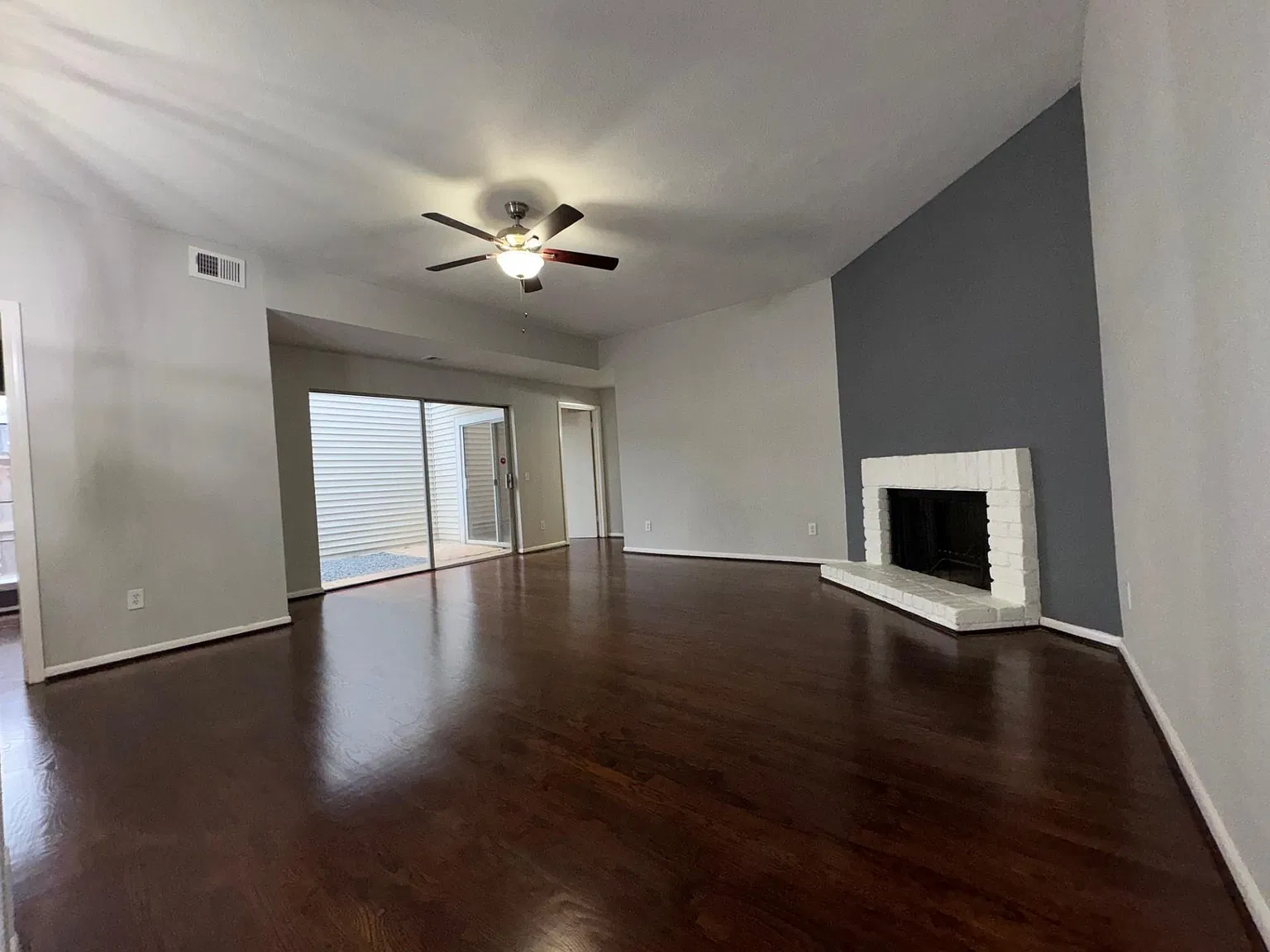 2 bed, 2.0 bath, 1102 sqft, $1,295 — Photo 1