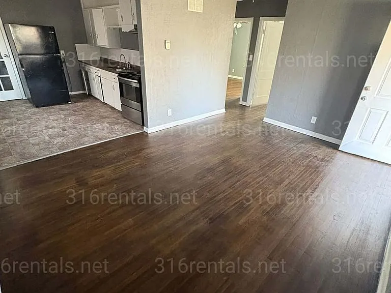 1822 N Kansas Ave — Photo 3