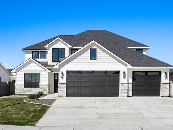 3rd image of 636 Lazio Way