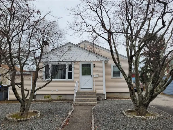 11 Dakota St, Providence, RI 02904