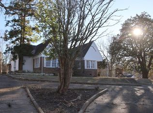 1040 Pineland Dr, Yazoo City, MS 39194