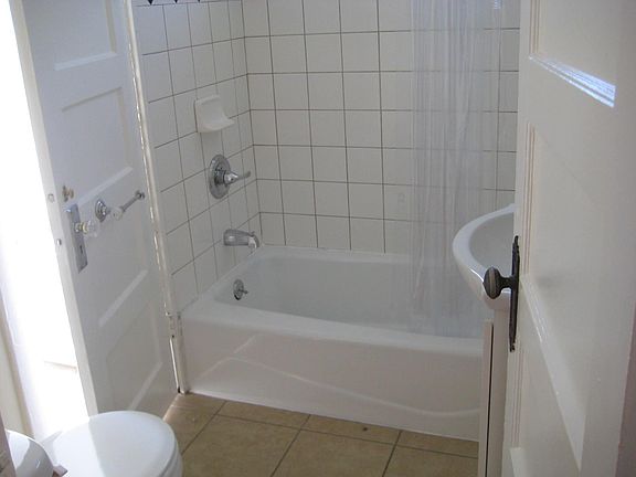 4th image of 851 N Sierra Bonita Ave #853
