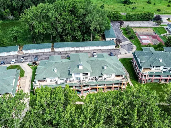 1603 Chalstrom Beach Rd #202, Okoboji, IA 51355