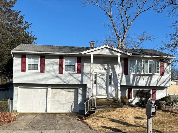33 Saint Johns Street, Sayville, NY 11782