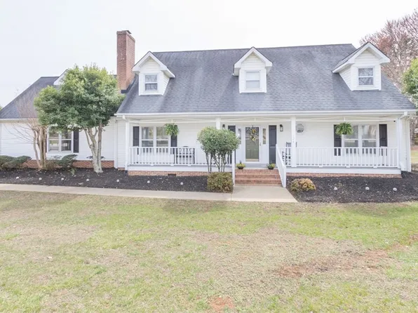 124 Dustin St, Easley, SC 29642