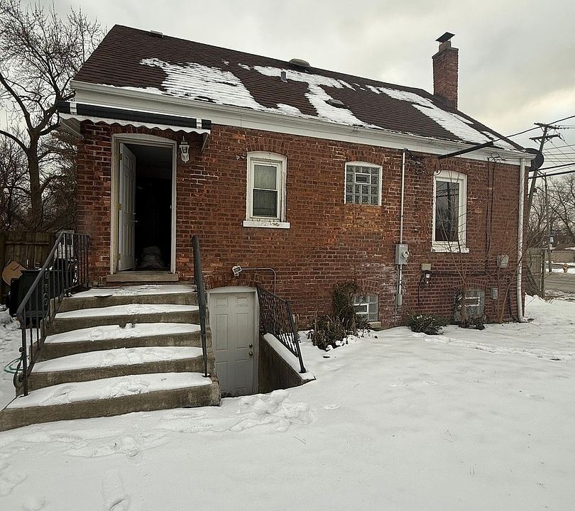 1st image of 200 E 141st St