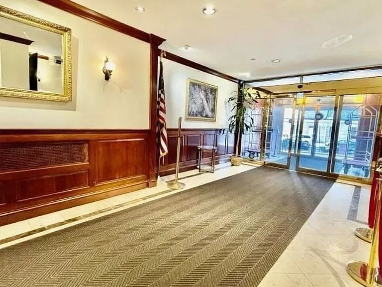 10 Huron Ave #17D — Photo 2