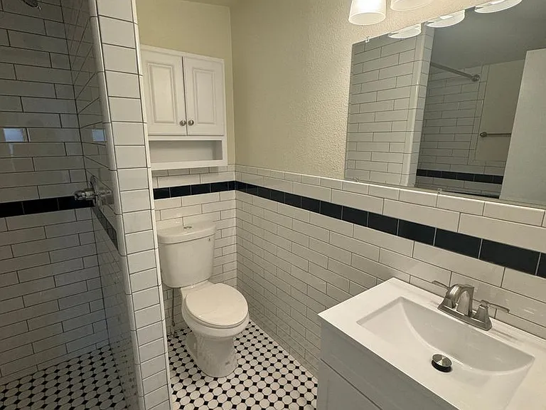 62 NW Lake Pl #B — Photo 6