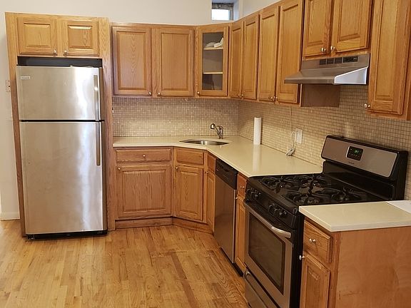 2nd image of 501 12th St APT 1R
