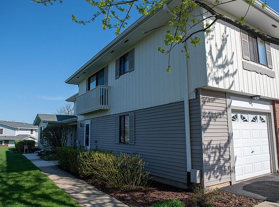 2nd image of 195 Duxbury Ct APT A