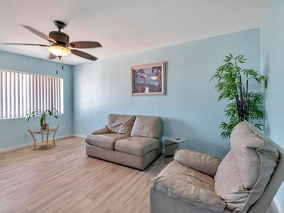 4th image of 2101 E Betty Elyse Ln
