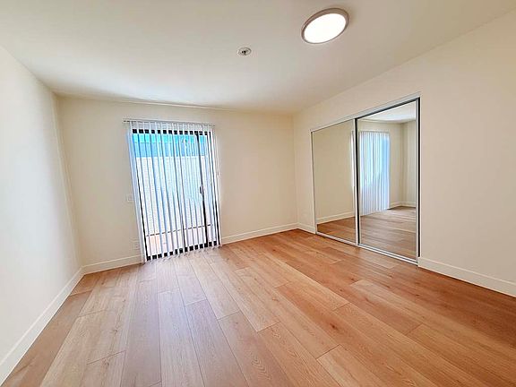 5th image of 1039 Justin Ave #31f268a9b