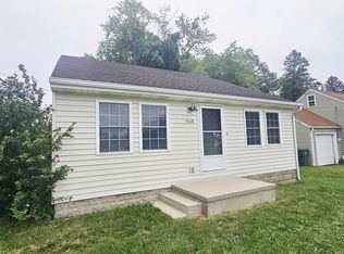 908 E 26th St, Muncie, IN 47302