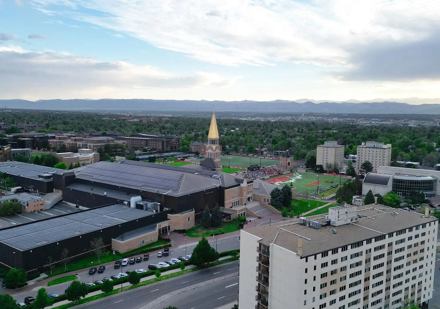 Spacious 2-Bedroom Denver Condo | Oversized Balcony + Parking & Storage — Photo 3