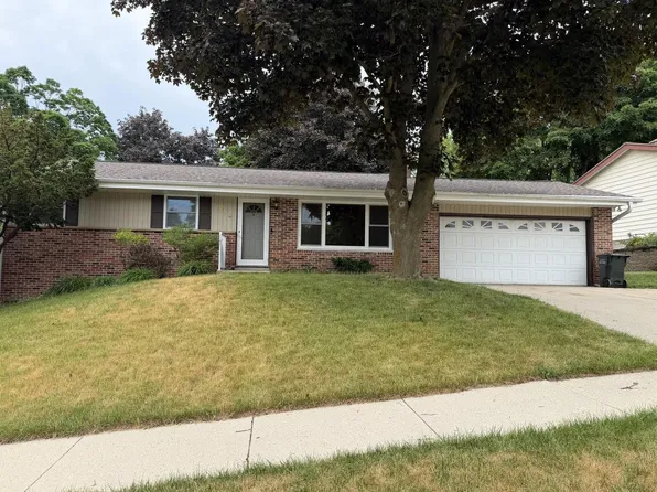 814 Decker DRIVE, West Bend, WI 53090