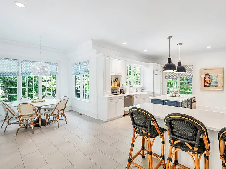 52 Edge Of Woods Rd — Photo 11