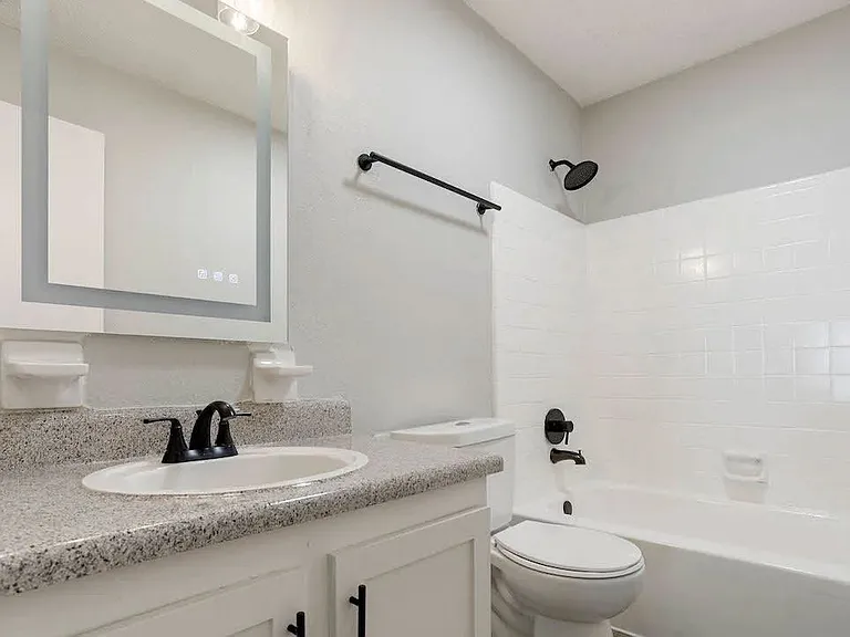 The Onyx Hoover Apartments — Photo 82