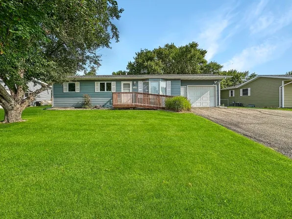 310 3rd St NE, Surrey, ND 58785
