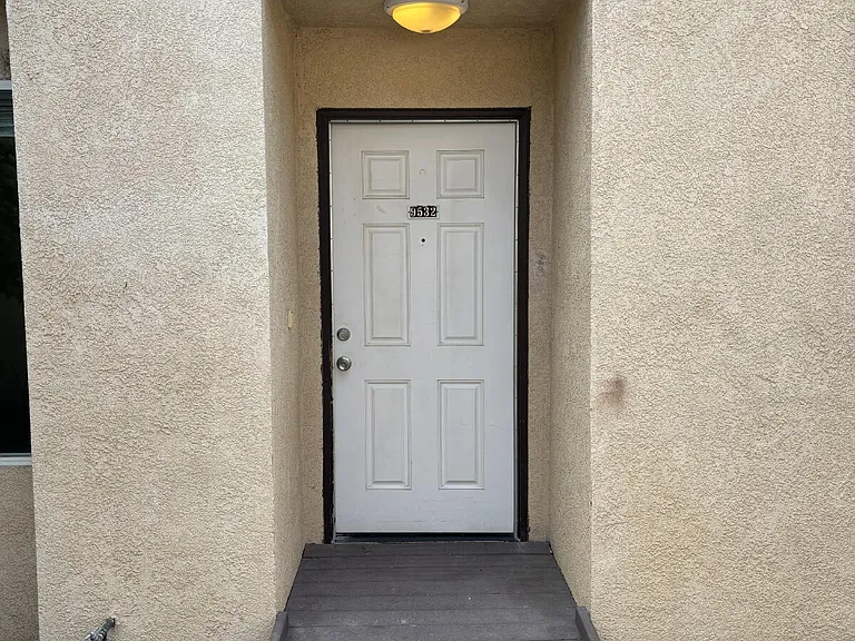 9532 N Hinton Ave — Photo 1