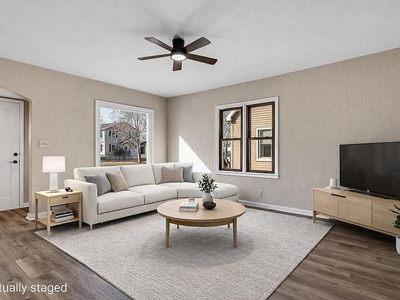 2nd image of 1521 Travis STREET