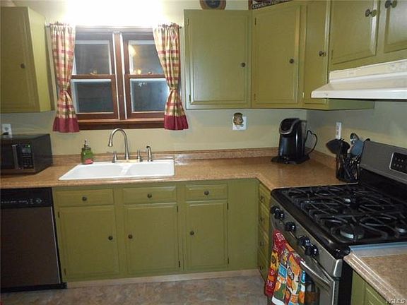 3rd image of 159 Peenpack Trl