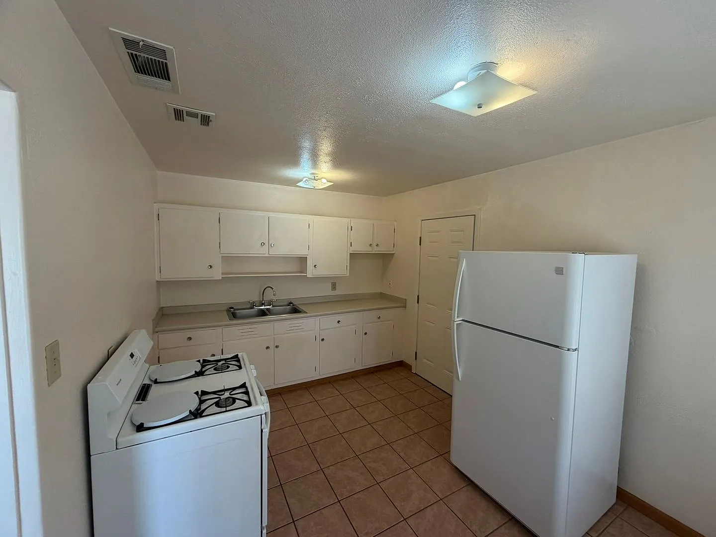 2 bed 1 bath Duplex — Photo 4