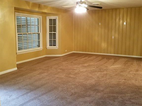 4th image of 3040 McArthur Dr