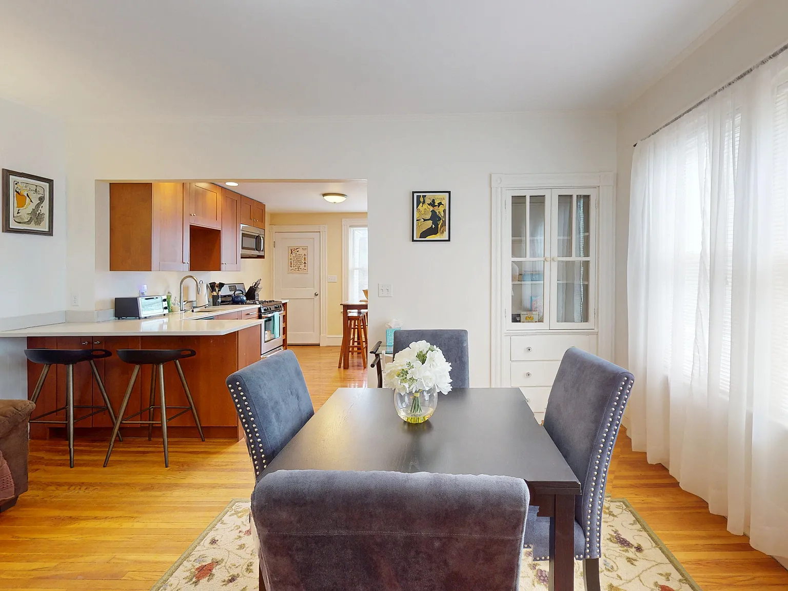 2 bed, 2.0 bath, 1500 sqft, $5,500 — Photo 2