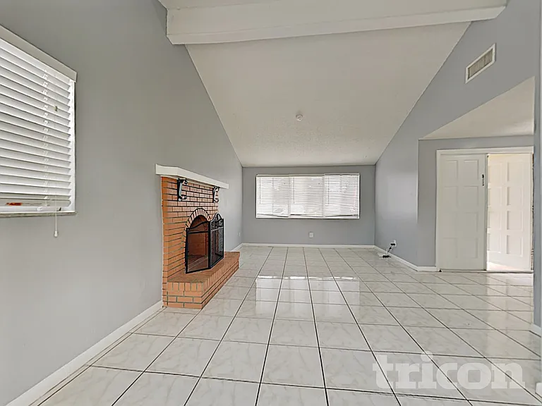 8235 Donaldson Dr — Photo 22