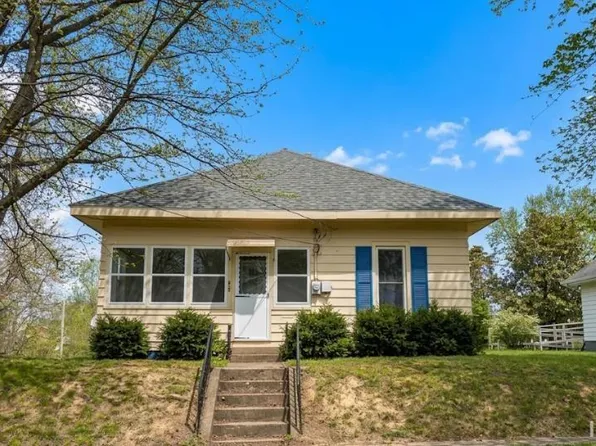 322 W 8th St, Bicknell, IN 47512