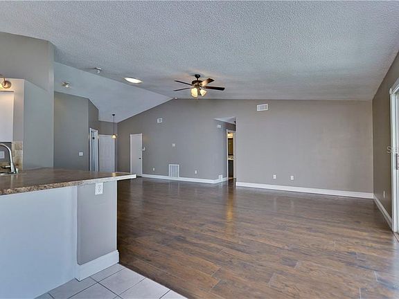 3rd image of 2117 Darlington Oak Dr