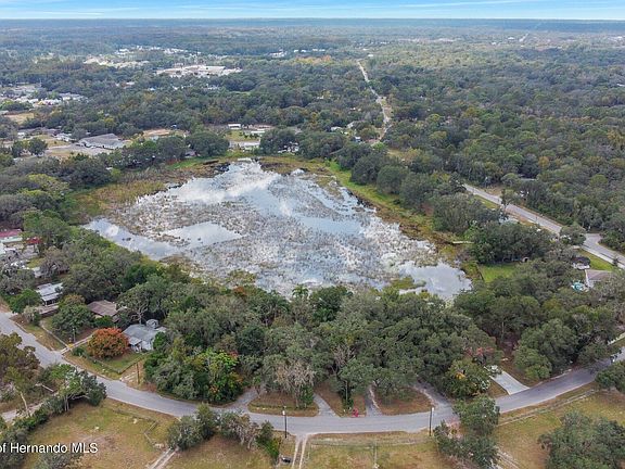 3rd image of 12860 Circle Lake Dr