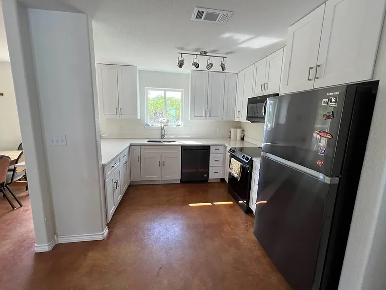 111 E Hickory Dr — Photo 8