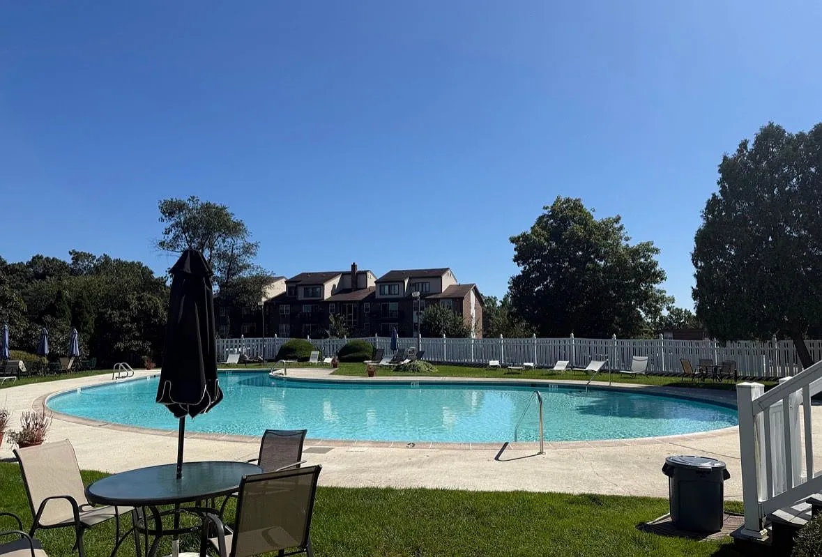 2 bed, 1.0 bath, 925 sqft, $2,150 — Photo 3
