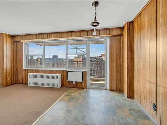 Sold by Thomas Lipovetsky, LREB | media 17