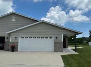 3403 Cimarron Ct, Manitowoc, WI 54220