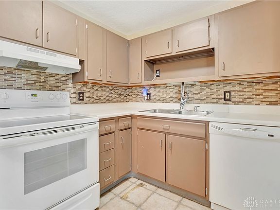 3rd image of 641 Franklin Ave