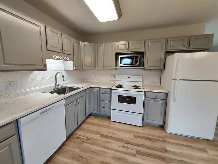 1100 E Sherman St — Photo 13