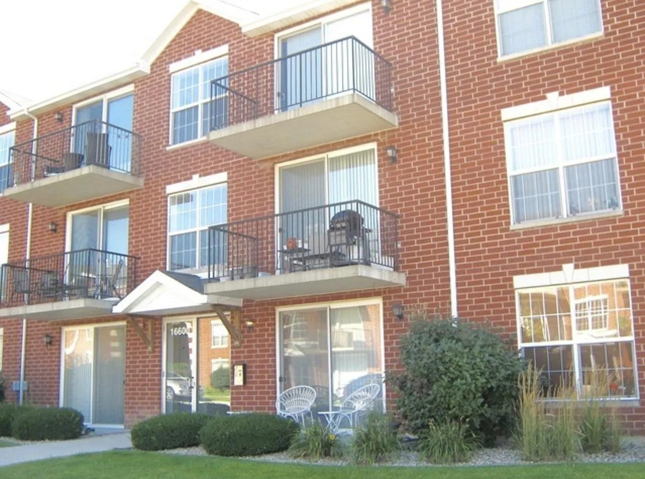 2 bed, 1150 sqft, $2,300 — Photo 1