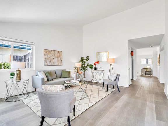 2nd image of 26668 Voltaire St