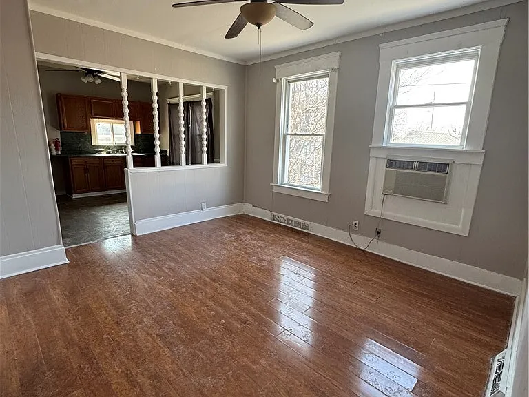 9316 Raymond Ave — Photo 2