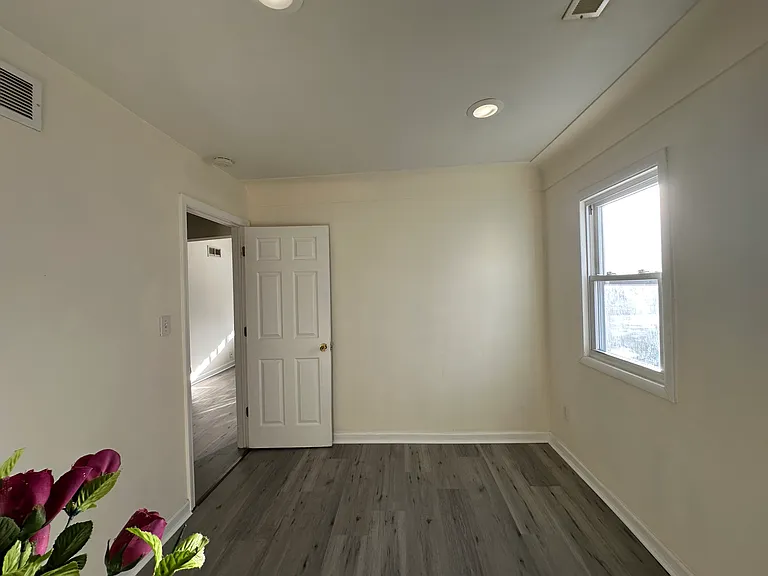 18461 Beechwood St — Photo 2