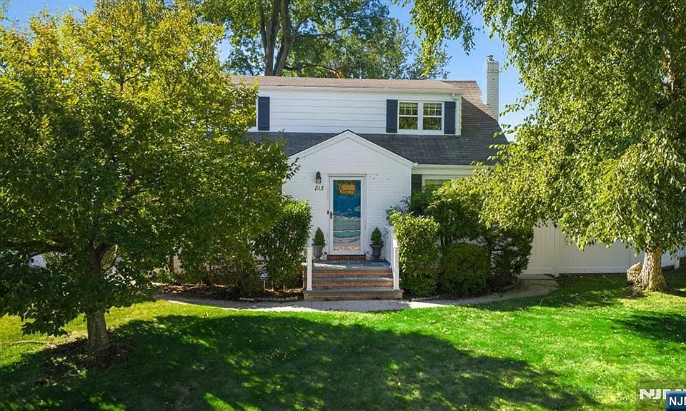 1st image of 813 Ridgewood Avenue