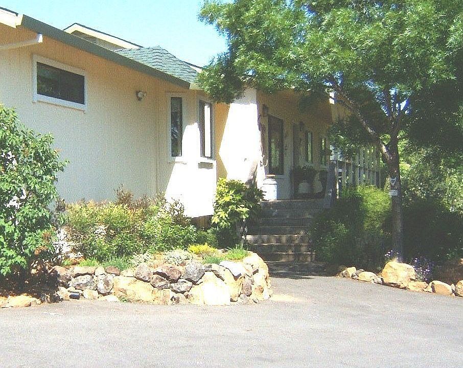 Front of House/Driveway