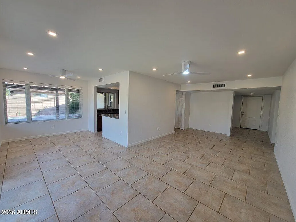 3 bed, 2.0 bath, 1917 sqft, $2,800 — Photo 4